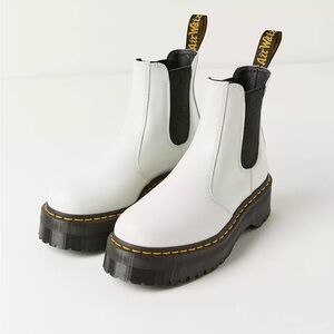 NWOT; Dr. Martens 2976 Quad Arcadia Leather Platform Chelsea Boot🔥